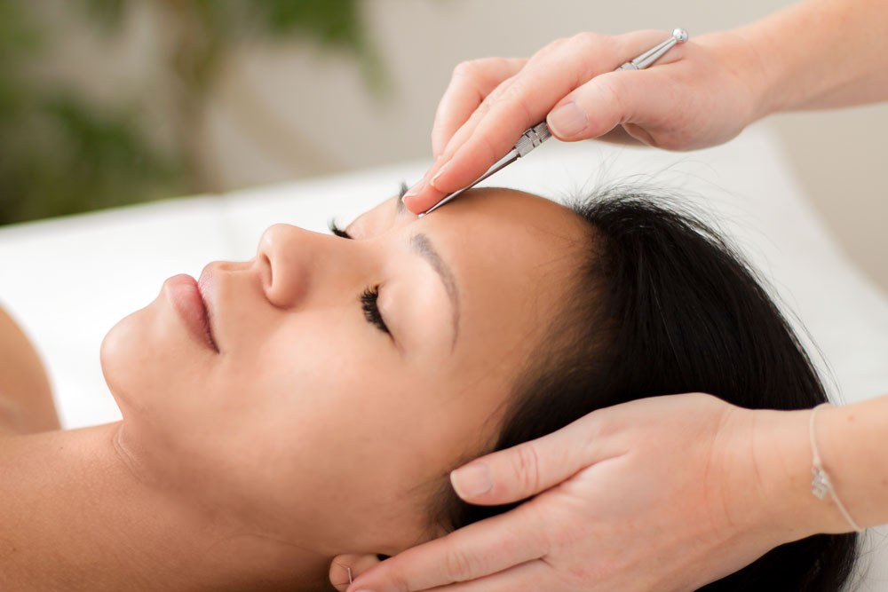 Durch Akupunktur-Massage stärkst du dein Abwehr-Qi